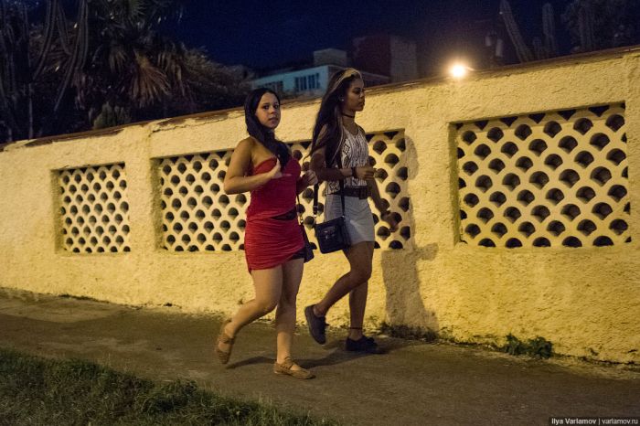  Girls in Holguin, Cuba
